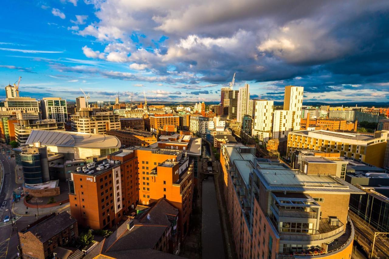 Hilltop Serviced Apartments - Deansgate Манчестър Екстериор снимка