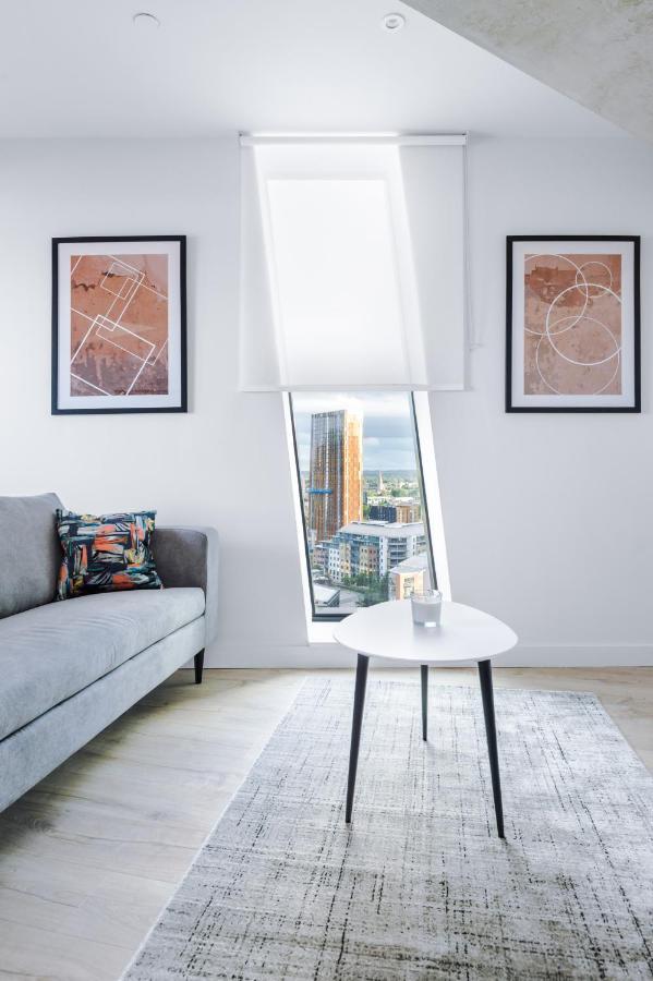Hilltop Serviced Apartments - Deansgate Манчестър Екстериор снимка