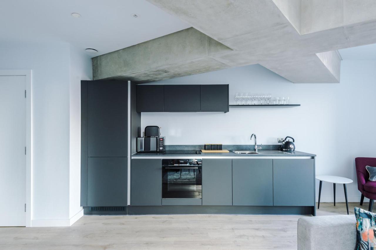 Hilltop Serviced Apartments - Deansgate Манчестър Екстериор снимка