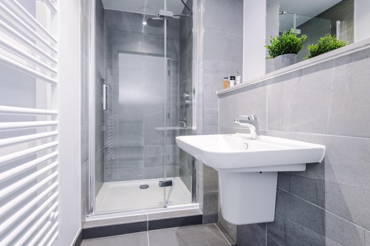 Hilltop Serviced Apartments - Deansgate Манчестър Екстериор снимка